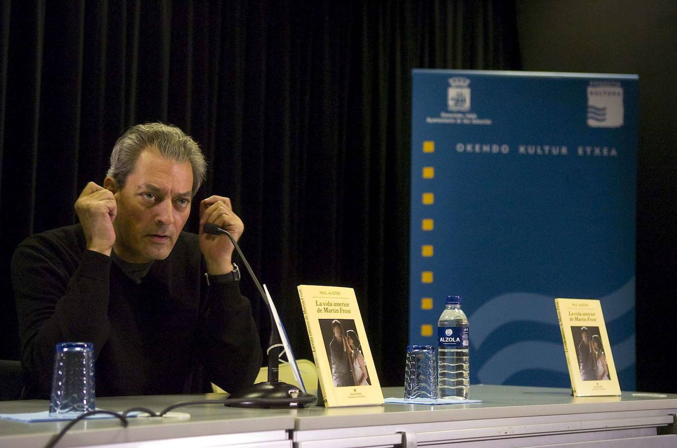 Paul Auster, en la sala de cultura Okendo durante su conferencia.