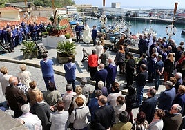 Arrantzale Egunean errepikatzen den irudia, itsas bedeinkapenarekin.