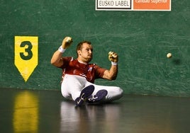 Aitor Elordi, en un partido del presente Manomanista.