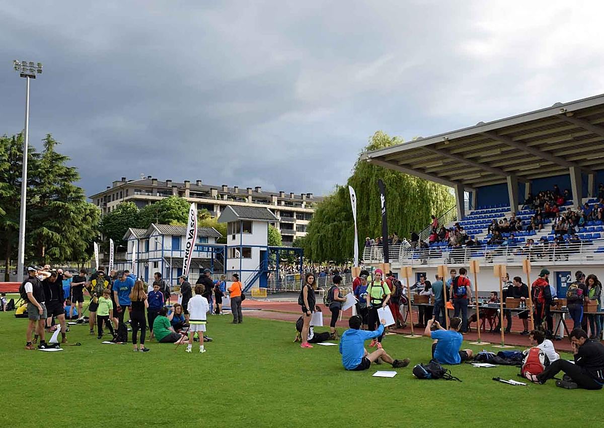 Imagen secundaria 1 - La participación femenina va creciendo en las marchas de larga duración. La meta se situará en Berazubi. 