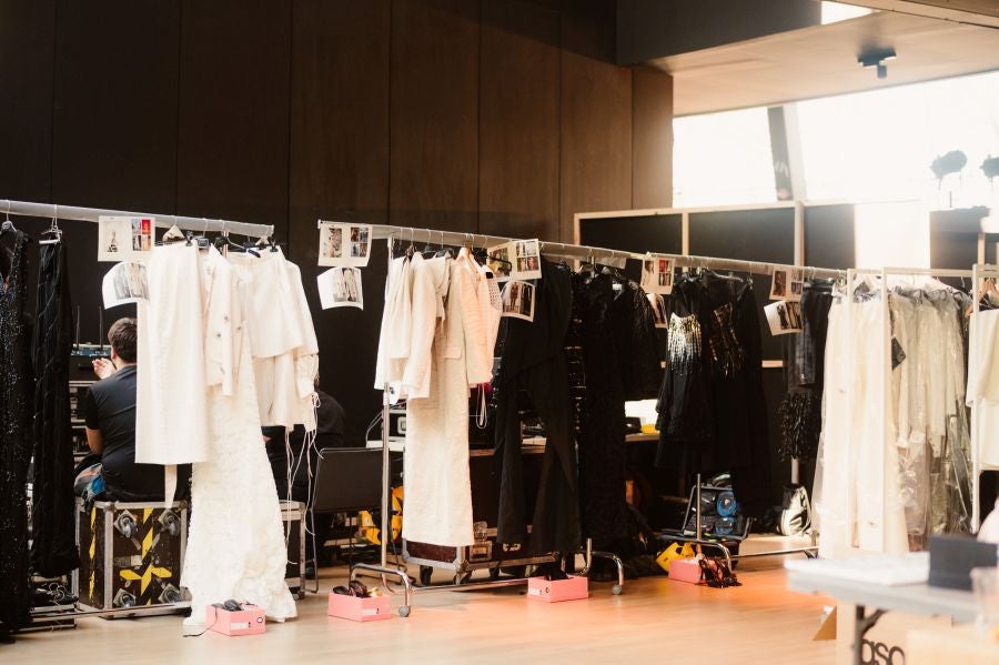 Simorra seduce en Balenciaga