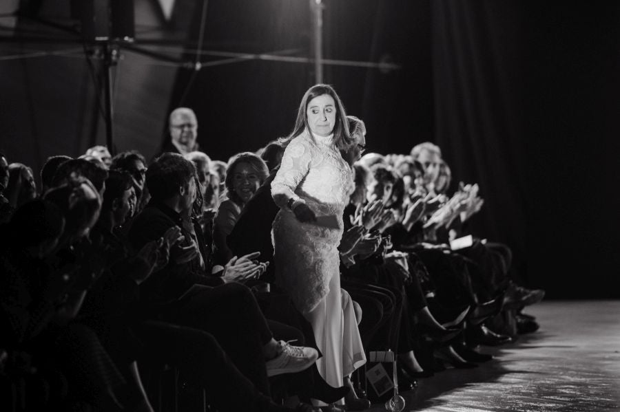 Simorra seduce en Balenciaga