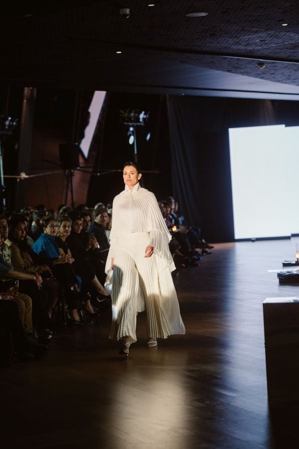 Simorra seduce en Balenciaga