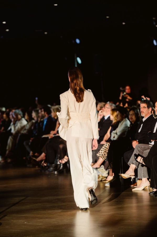 Simorra seduce en Balenciaga