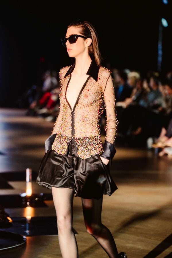 Simorra seduce en Balenciaga