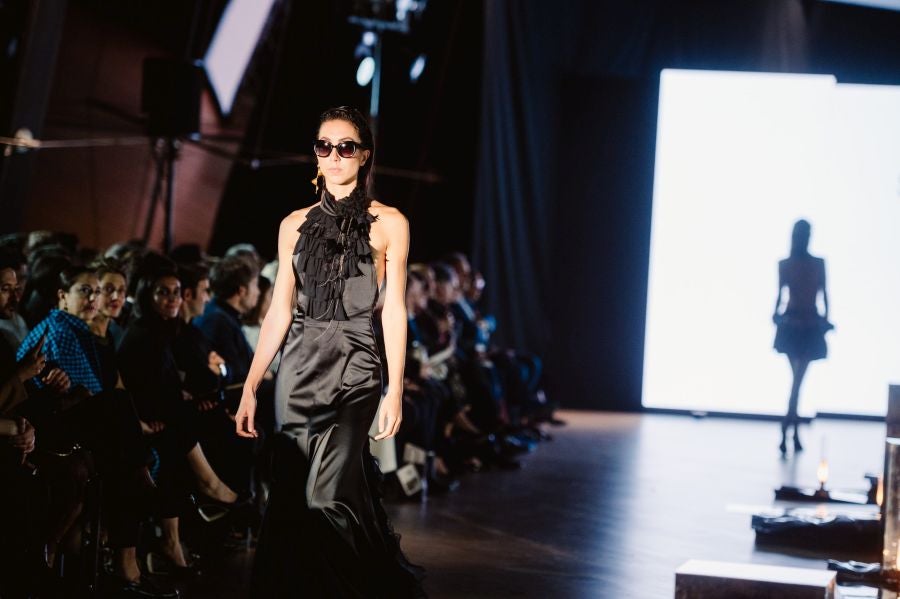 Simorra seduce en Balenciaga