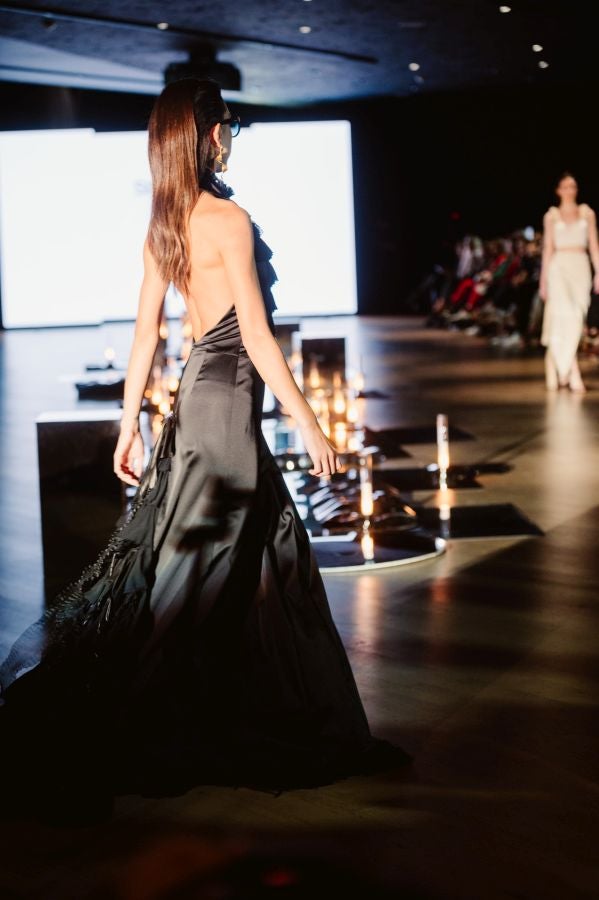 Simorra seduce en Balenciaga