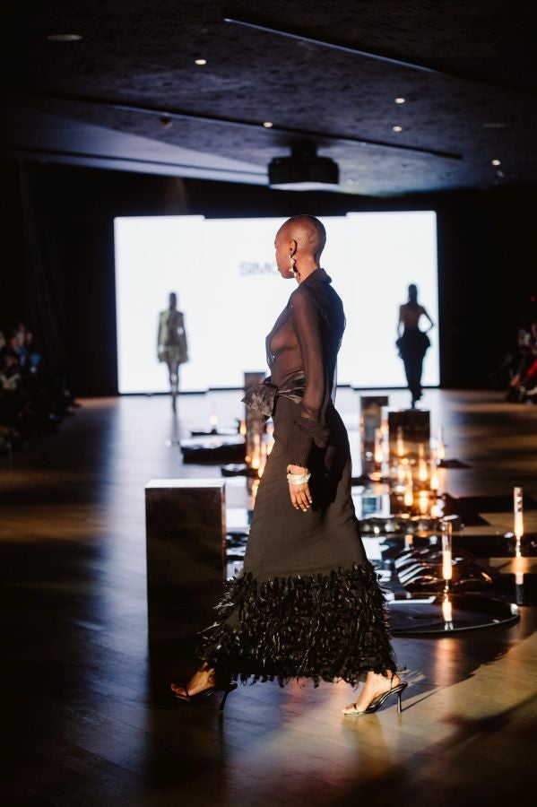 Simorra seduce en Balenciaga