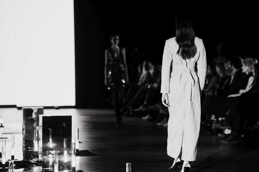 Simorra seduce en Balenciaga