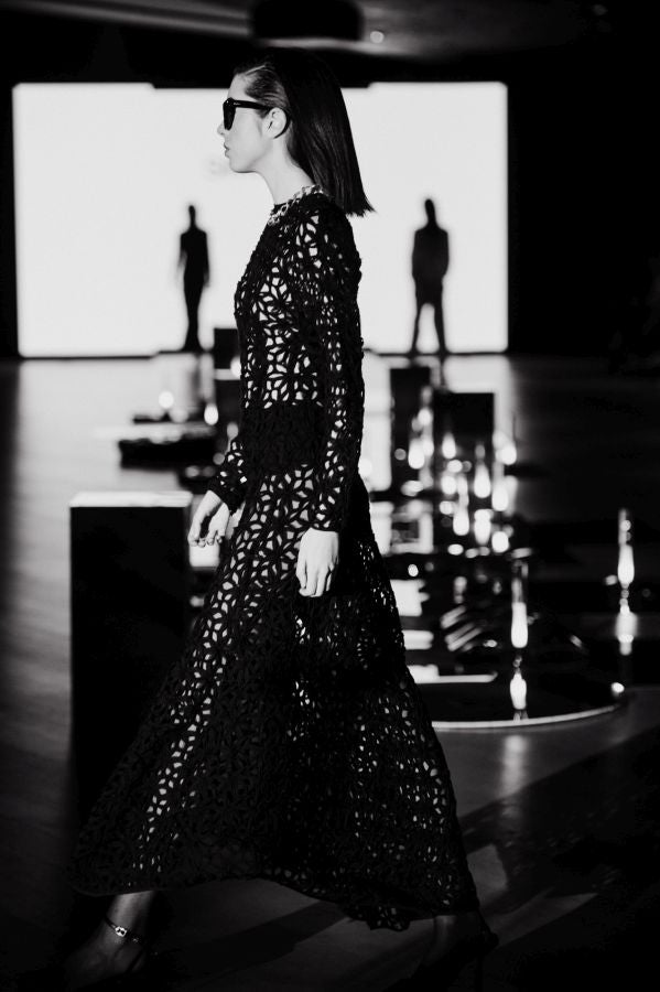 Simorra seduce en Balenciaga