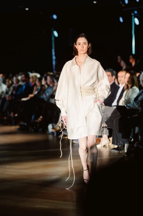 Simorra seduce en Balenciaga