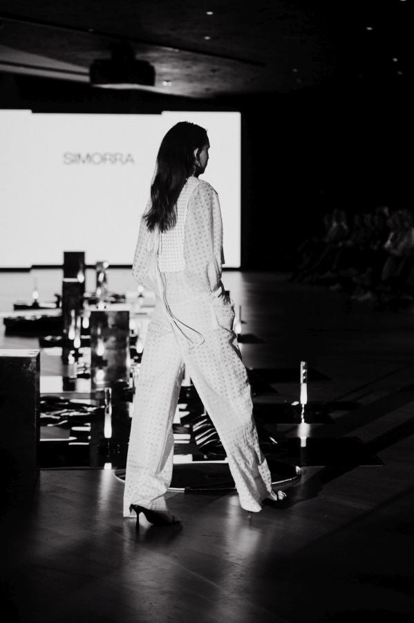 Simorra seduce en Balenciaga