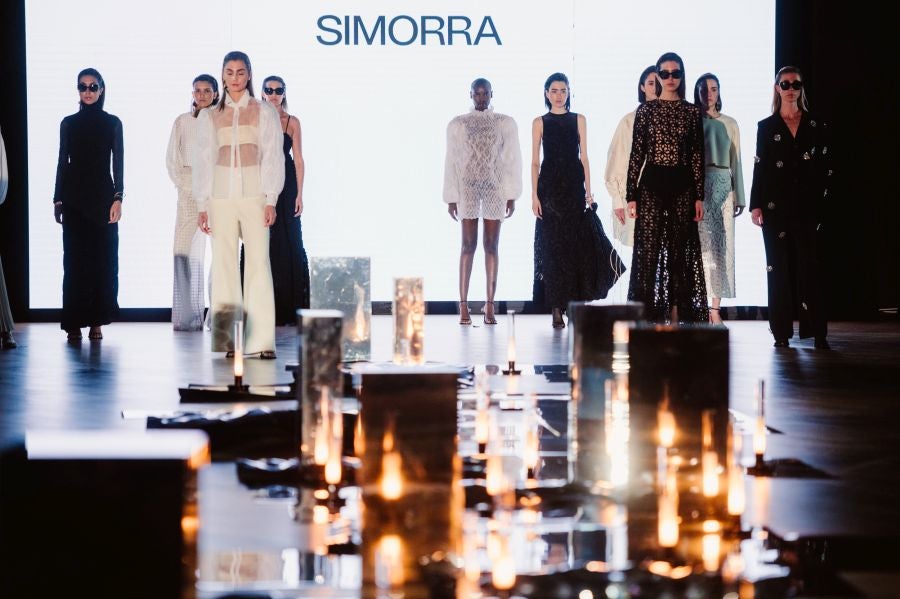 Simorra seduce en Balenciaga