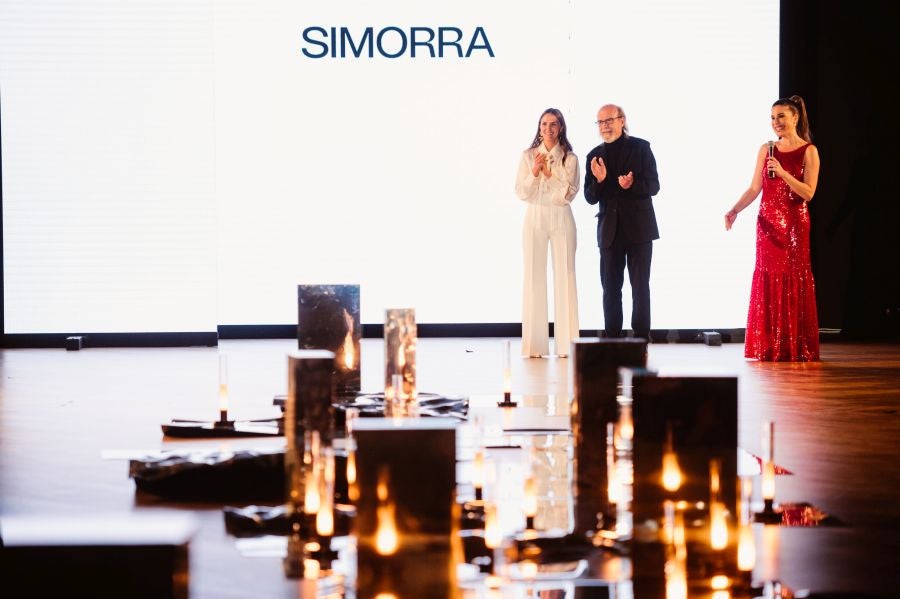 Simorra seduce en Balenciaga