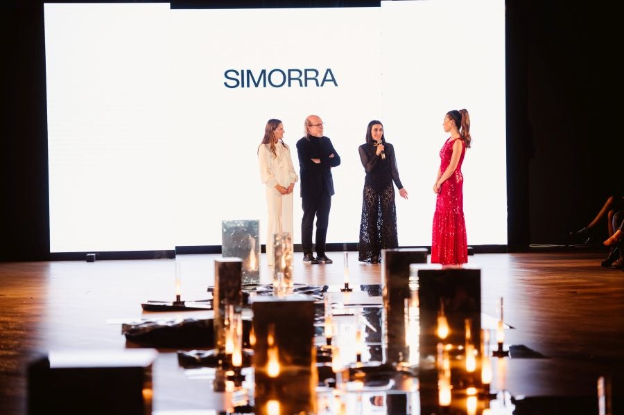 Simorra seduce en Balenciaga