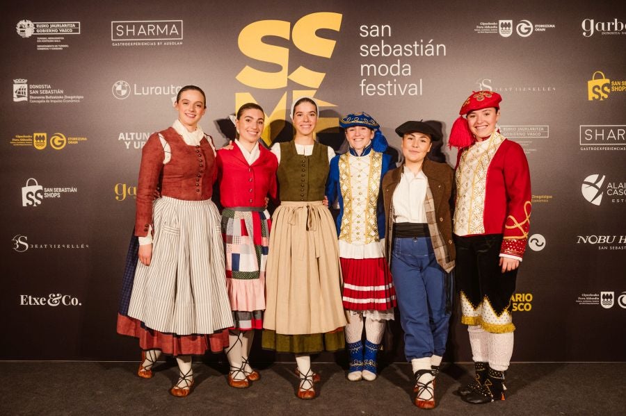 Photocall del desfile de SKFK en Balenciaga