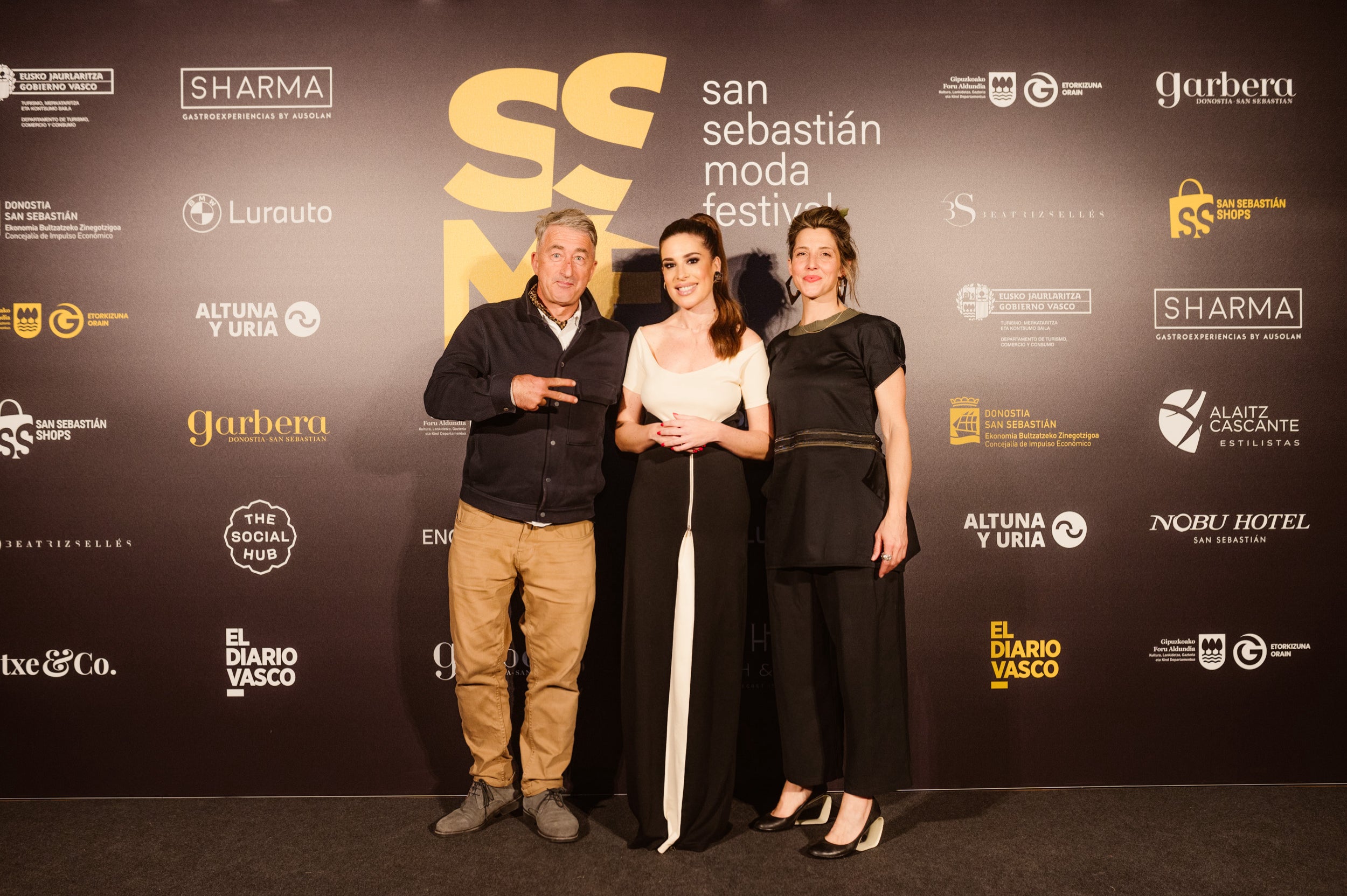 Photocall del desfile de SKFK en Balenciaga