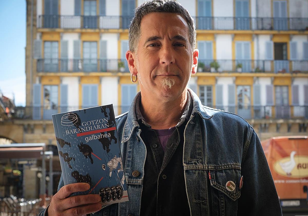 Gotzon Barandiaran, liburu aurkezpenean.
