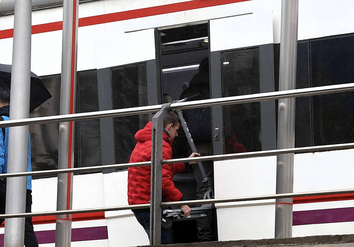 El acceso con patinetes eléctricos en Renfe está prohibido desde el pasado mes de diciembre