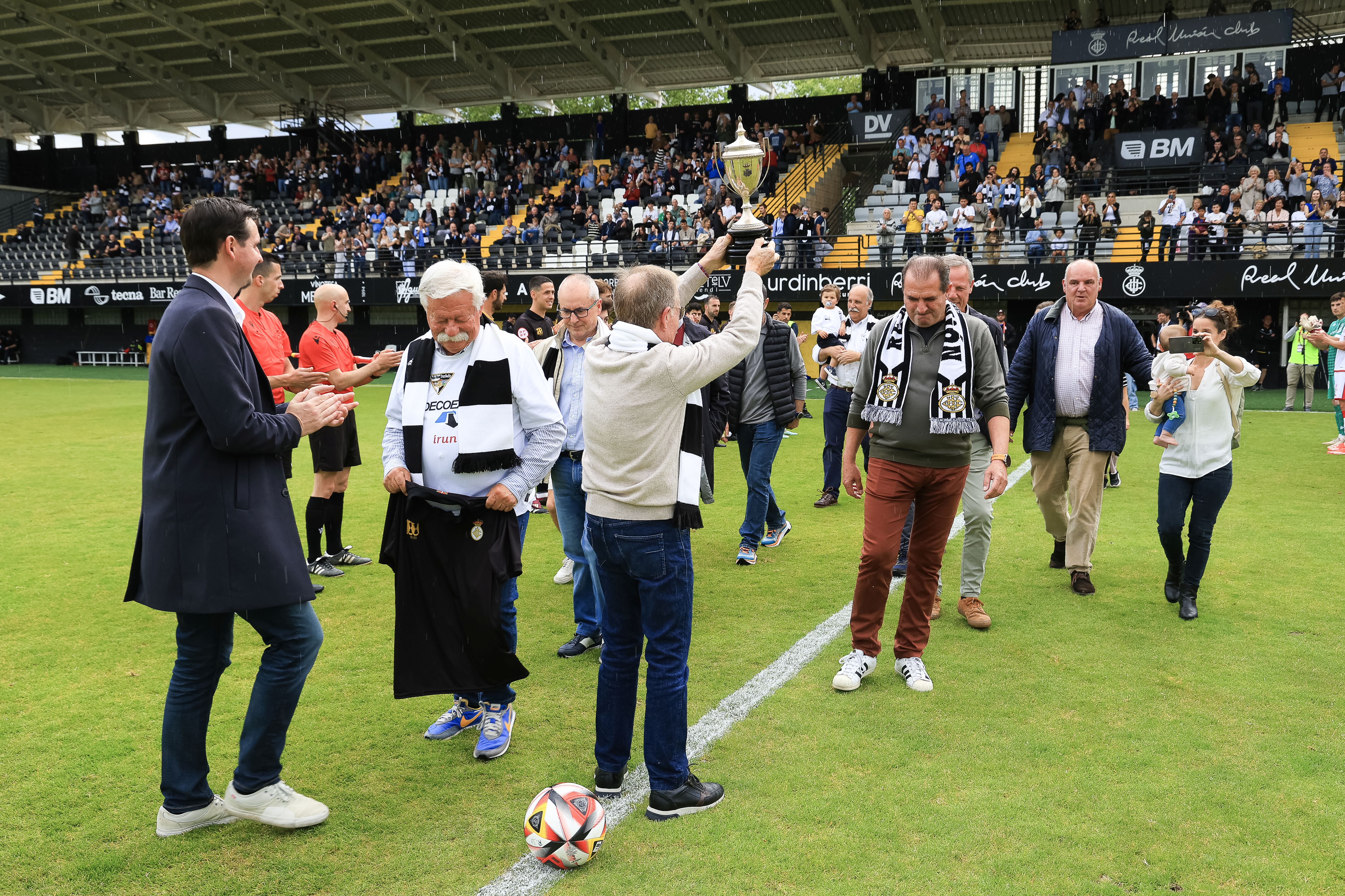 El Real Unión celebra el centenario de la Copa de 1924 con un empate
