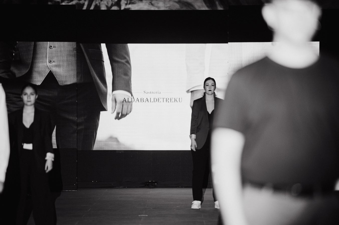 Elegancia sobre la pasarela de la mano de Sastrería Aldabaldetreku