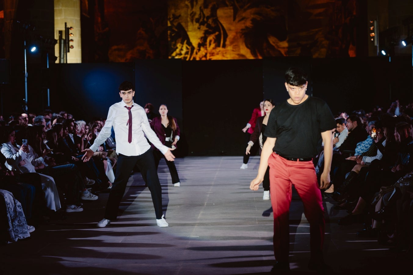 Elegancia sobre la pasarela de la mano de Sastrería Aldabaldetreku