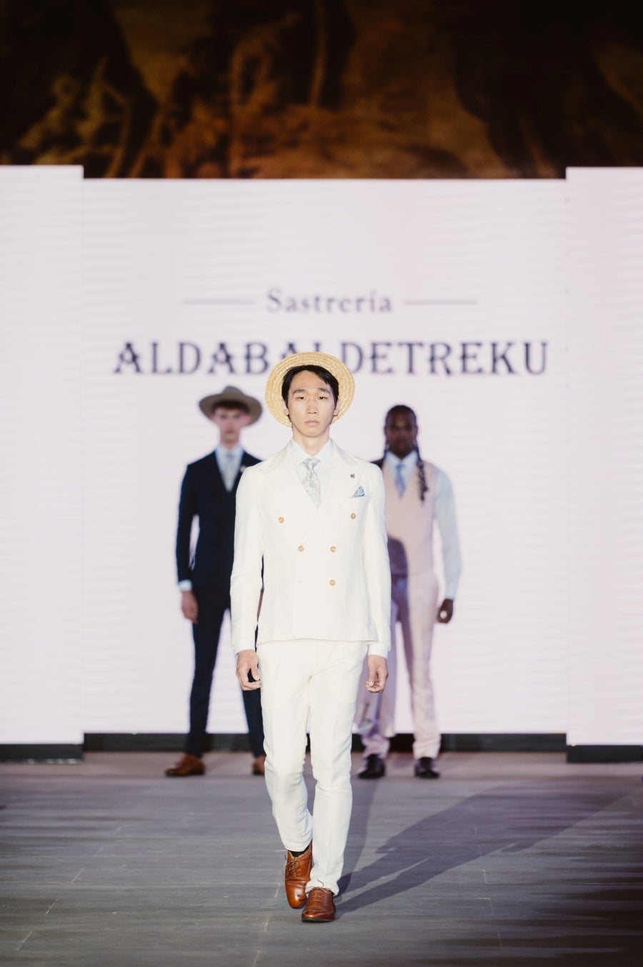 Elegancia sobre la pasarela de la mano de Sastrería Aldabaldetreku