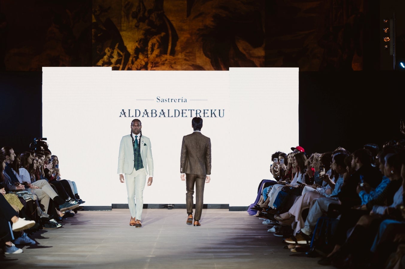 Elegancia sobre la pasarela de la mano de Sastrería Aldabaldetreku