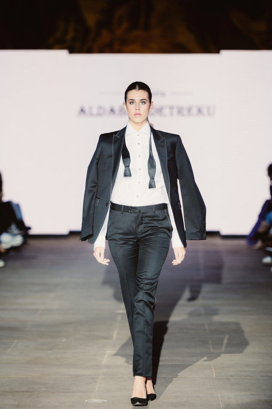 Elegancia sobre la pasarela de la mano de Sastrería Aldabaldetreku