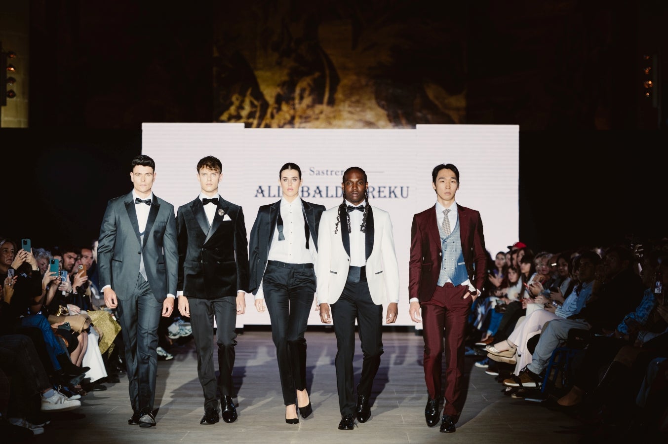 Elegancia sobre la pasarela de la mano de Sastrería Aldabaldetreku