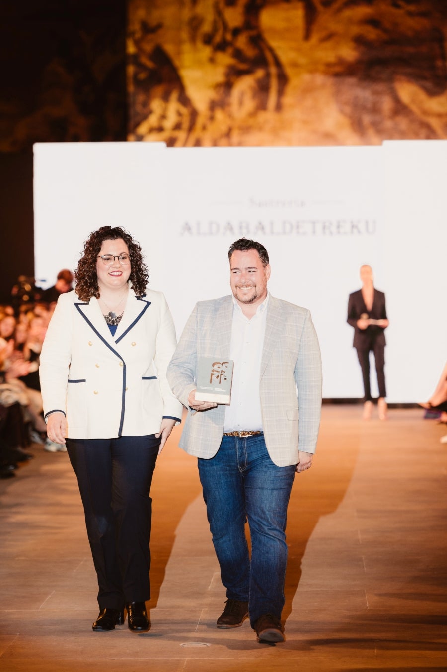 Elegancia sobre la pasarela de la mano de Sastrería Aldabaldetreku