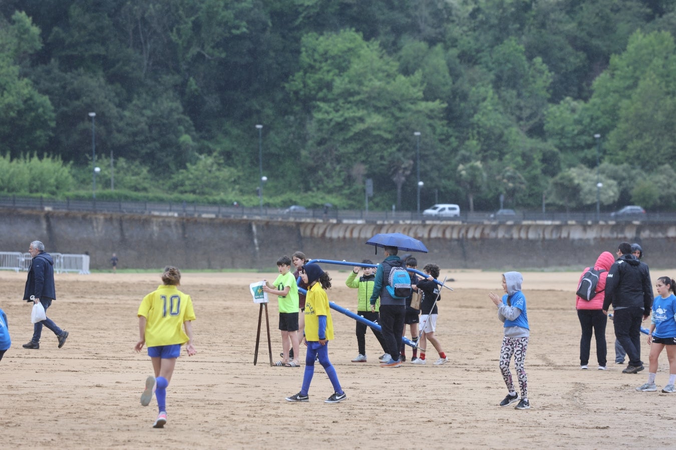 Gran ambiente en las finales del Campeonato de Fútbol Playero de Zarautz