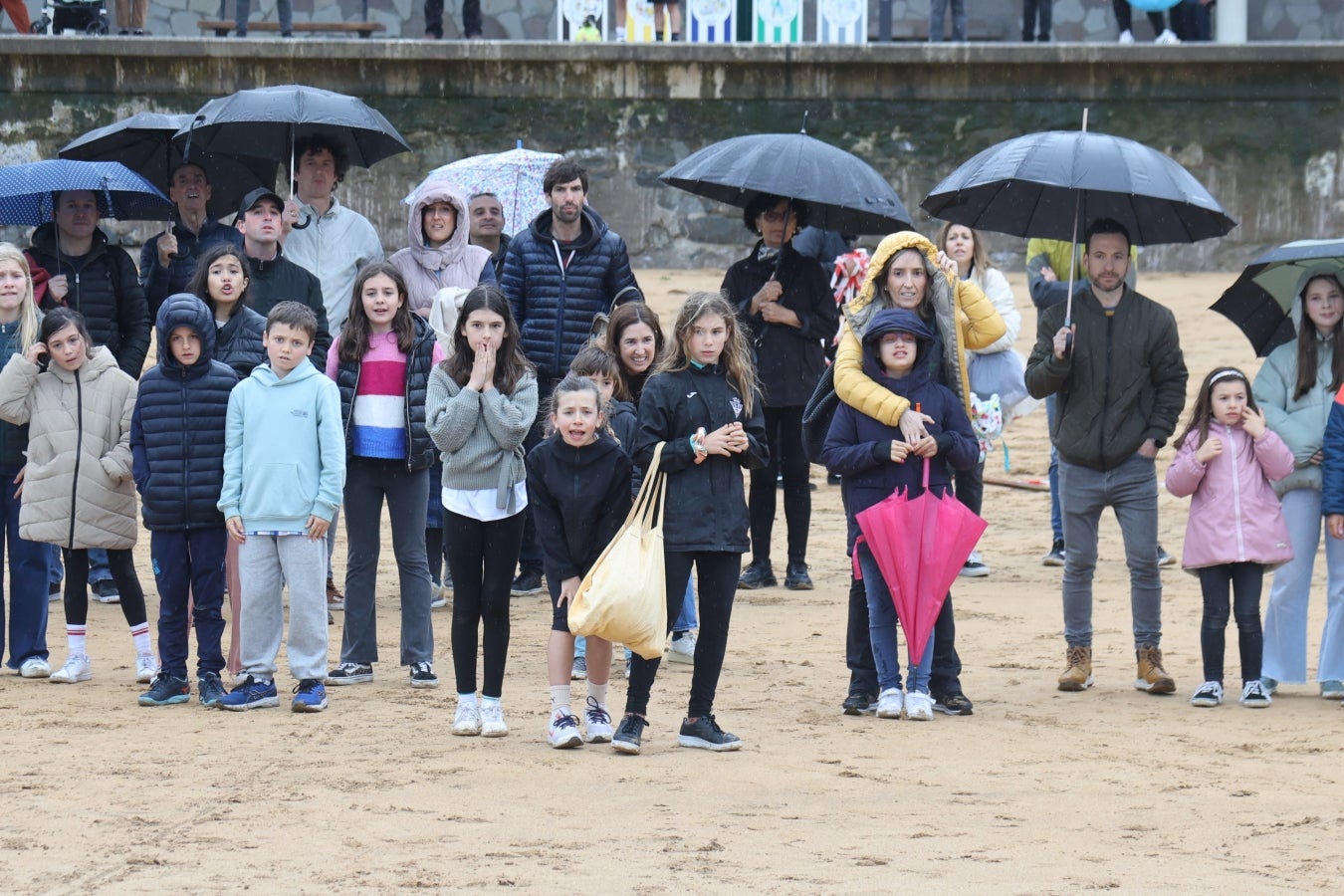 Gran ambiente en las finales del Campeonato de Fútbol Playero de Zarautz