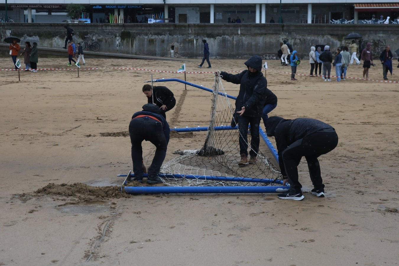 Gran ambiente en las finales del Campeonato de Fútbol Playero de Zarautz