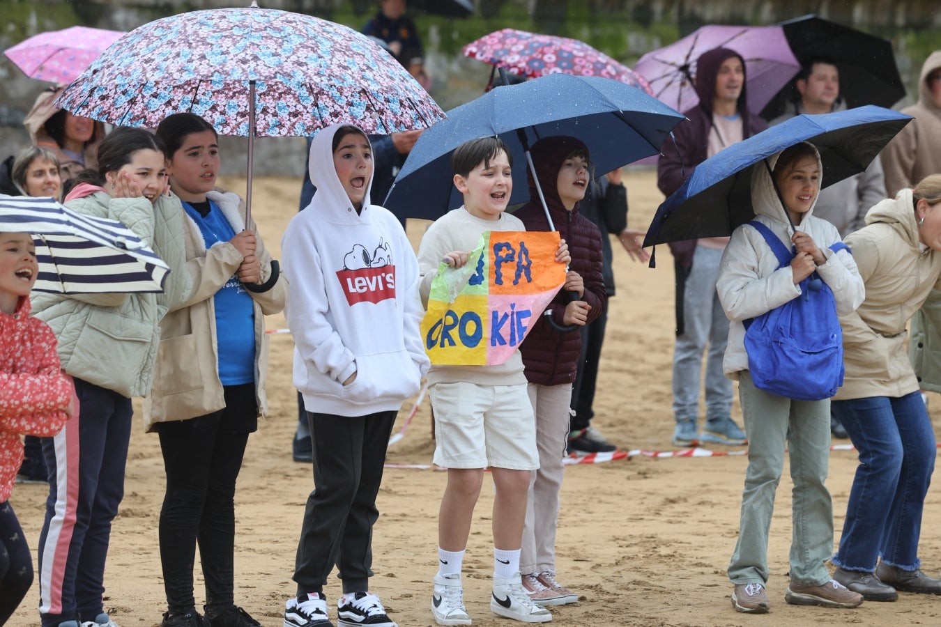 Gran ambiente en las finales del Campeonato de Fútbol Playero de Zarautz