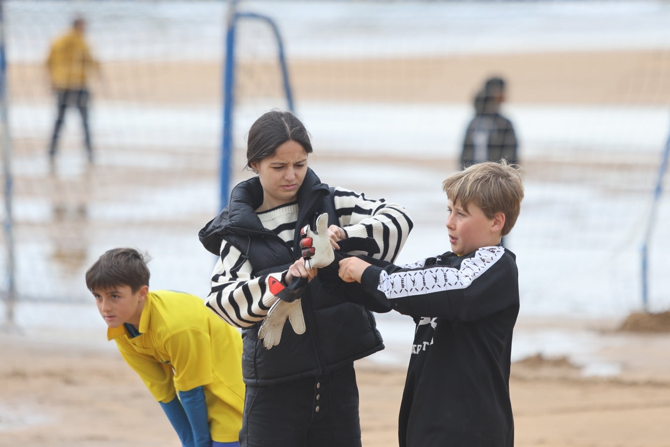 Gran ambiente en las finales del Campeonato de Fútbol Playero de Zarautz