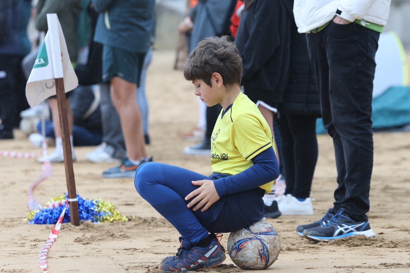 Gran ambiente en las finales del Campeonato de Fútbol Playero de Zarautz
