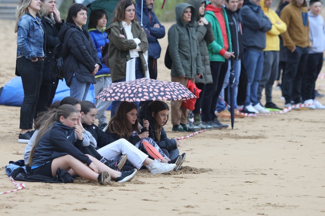 Gran ambiente en las finales del Campeonato de Fútbol Playero de Zarautz