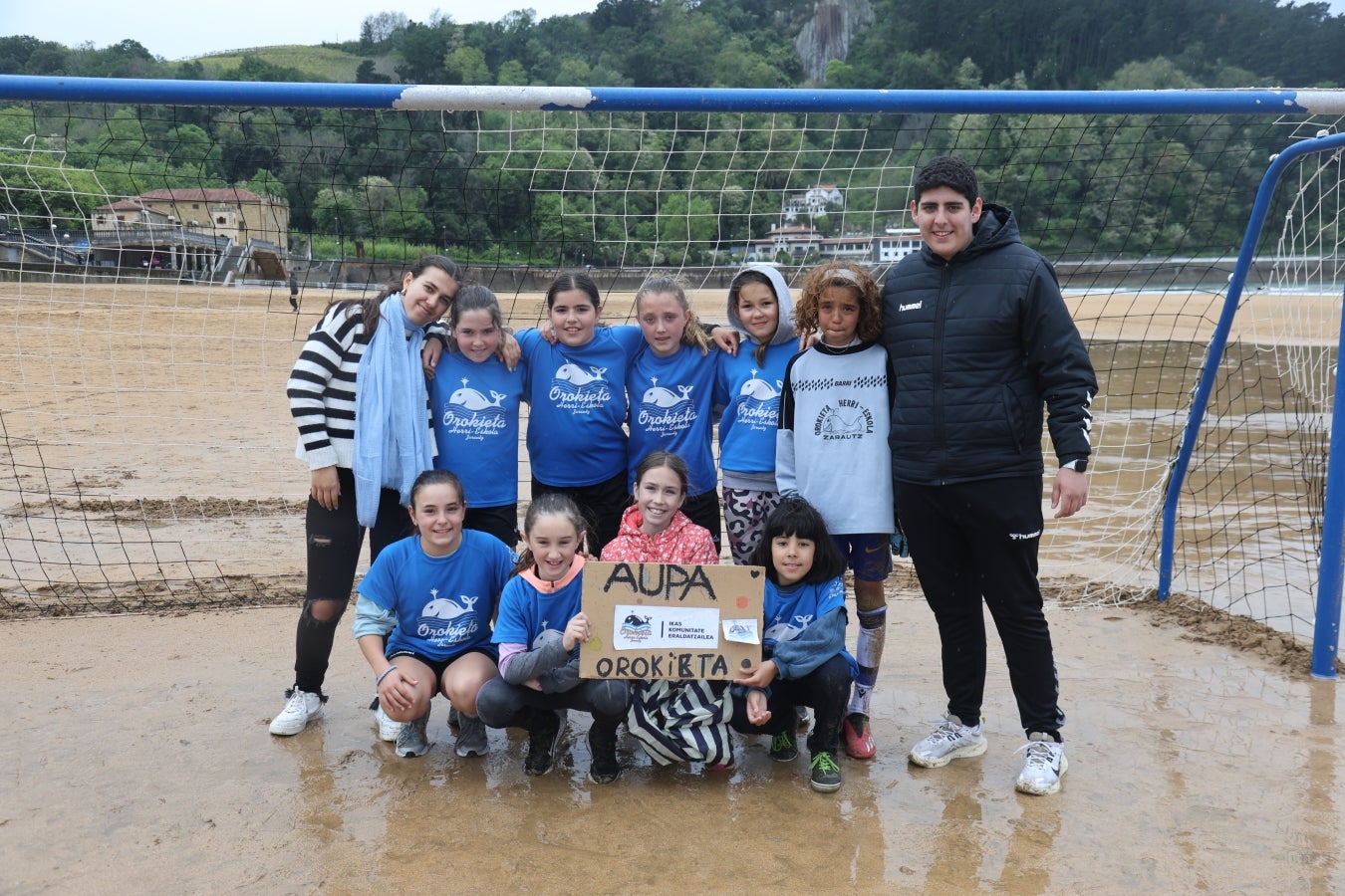 Gran ambiente en las finales del Campeonato de Fútbol Playero de Zarautz
