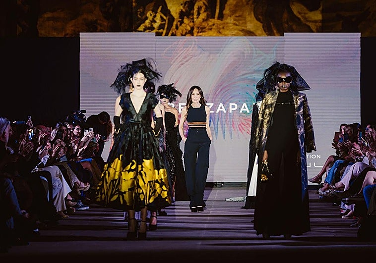 Isabel Zapardiez llevó a San Telmo una alta costura que conquistó a los asistentes.