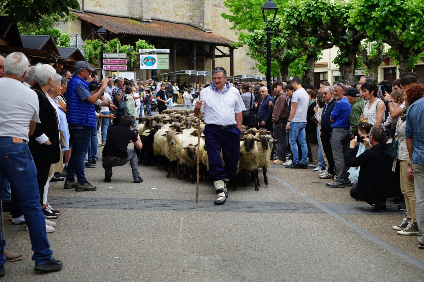 Gazta Azoka jendetsua Idiazabalen