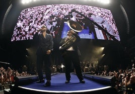 C. Tangana y 'Pirata' en un momento de su actuación en el Navarra Arena ante 12.000 espectadores. Aquella gira pasó también por el BEC de Barakaldo.