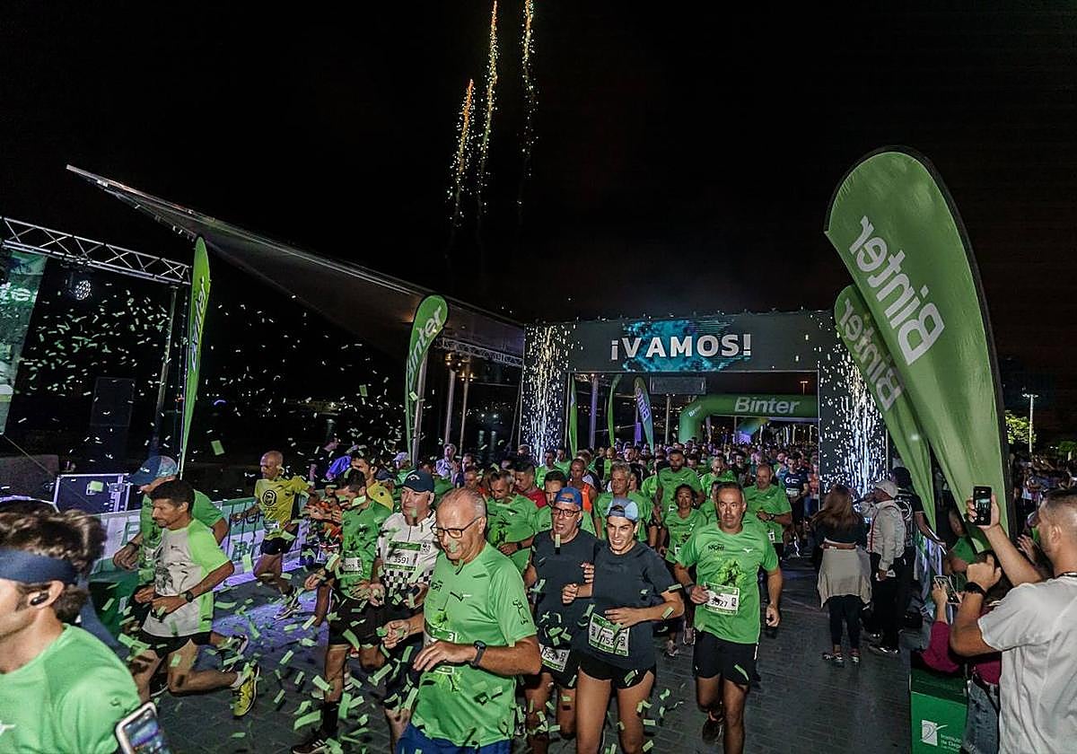 Participantes en una salida de una prueba Binter.