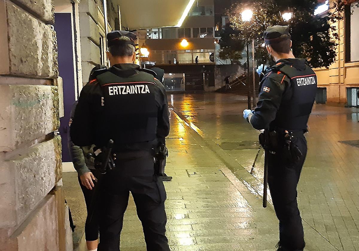 Detenido en Irun un delincuente reincidente tras herir a otro hombre con arma blanca