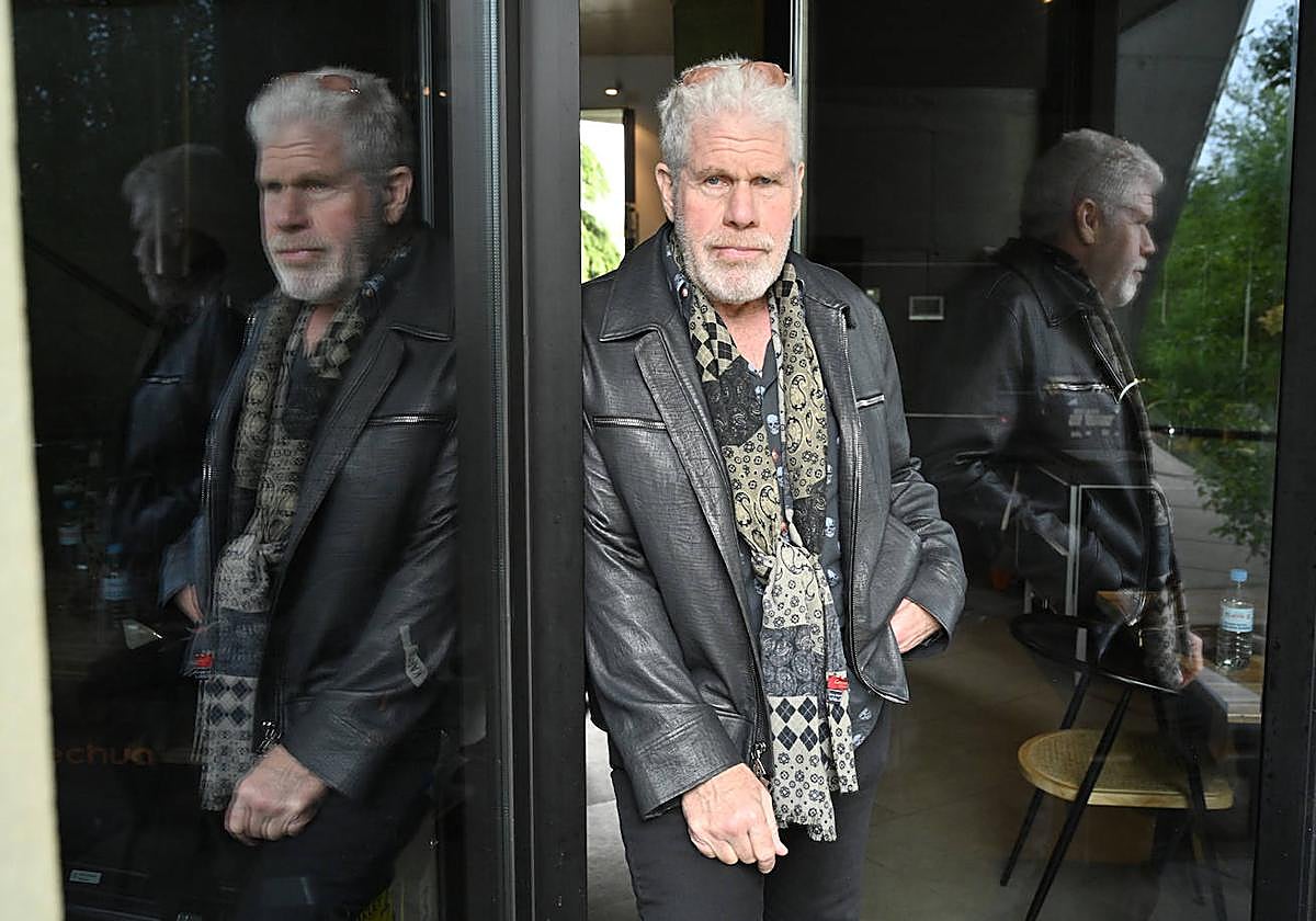 El actor Ron Perlman, ayer en la villa donostiarra en la que se rueda la película 'Ya no quedan junglas adonde regresar'.