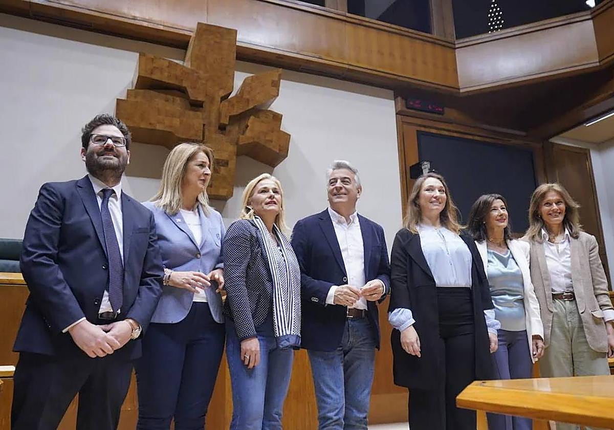 Los representantes del PP, este miércoles en el Parlamento vaco.