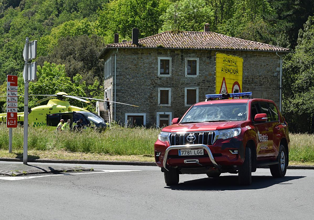 Servicios de emergencia en el lugar el accidente.