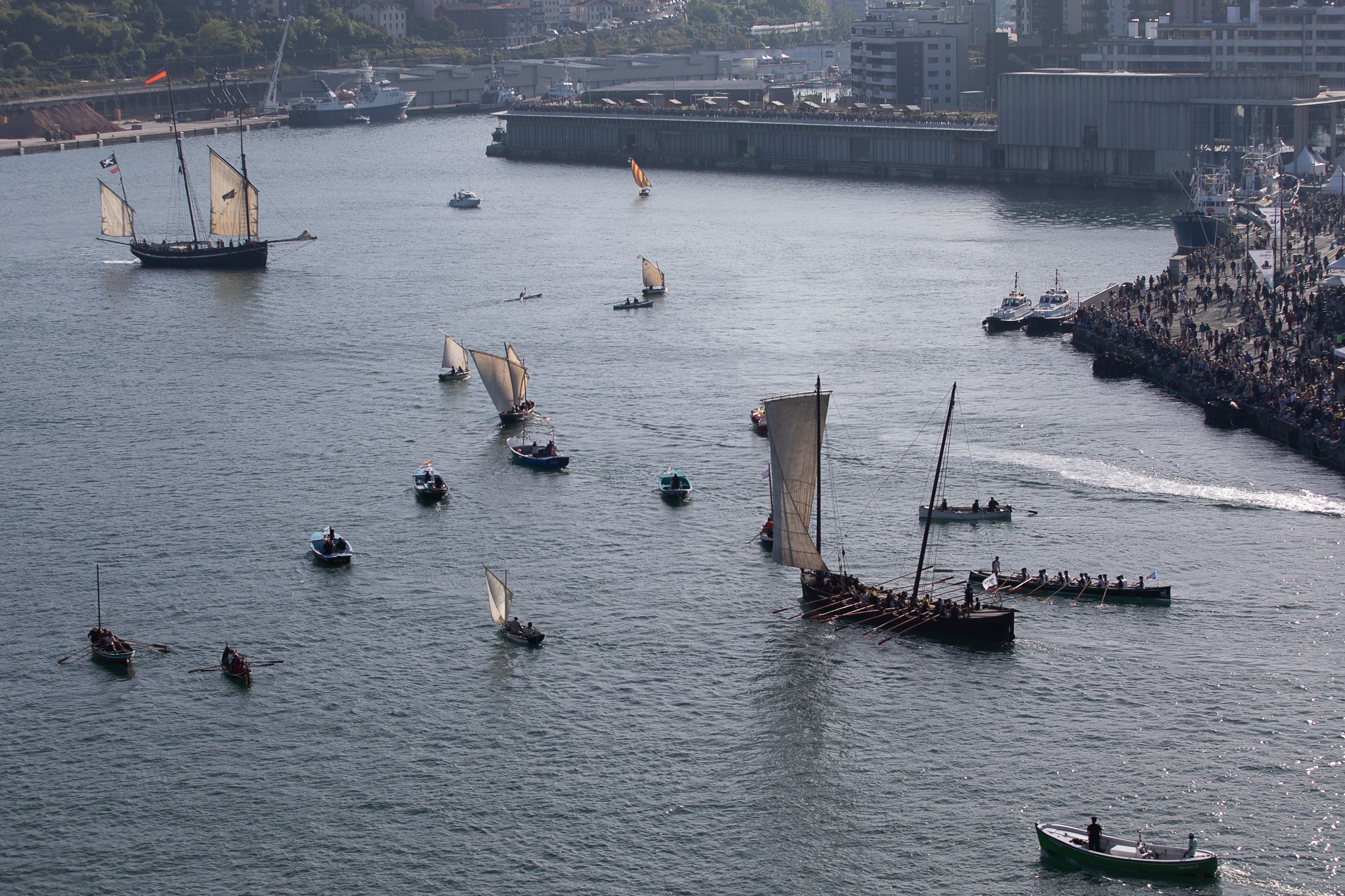 Las mejores imágenes de la entrada de los barcos en la bahía