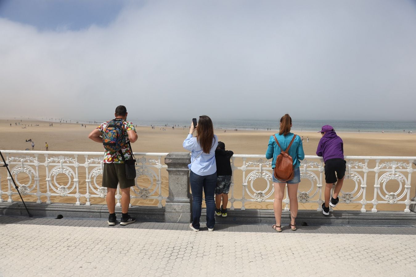 Un manto gris desde Hondarribia a Santa Clara