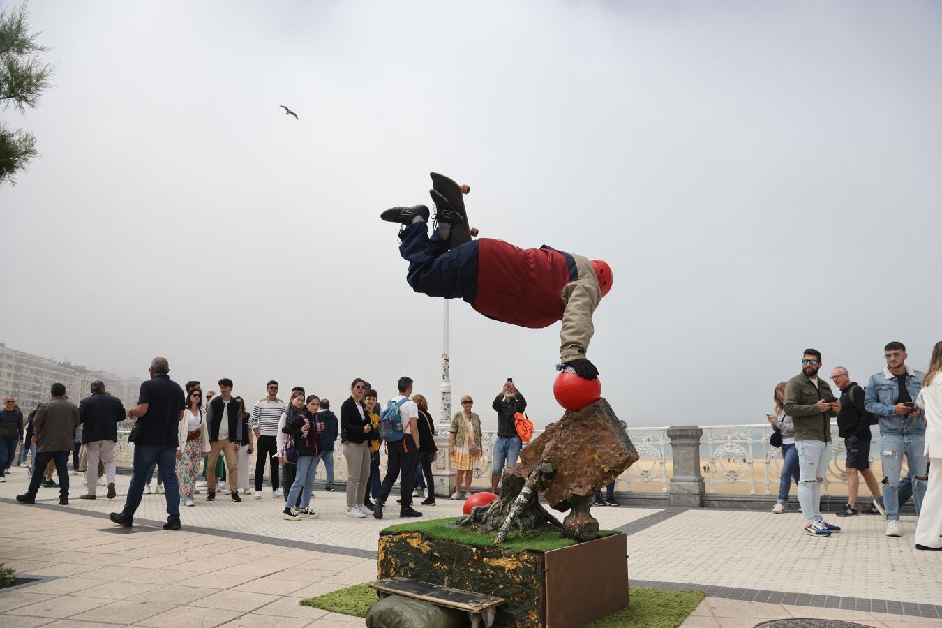 Un manto gris desde Hondarribia a Santa Clara